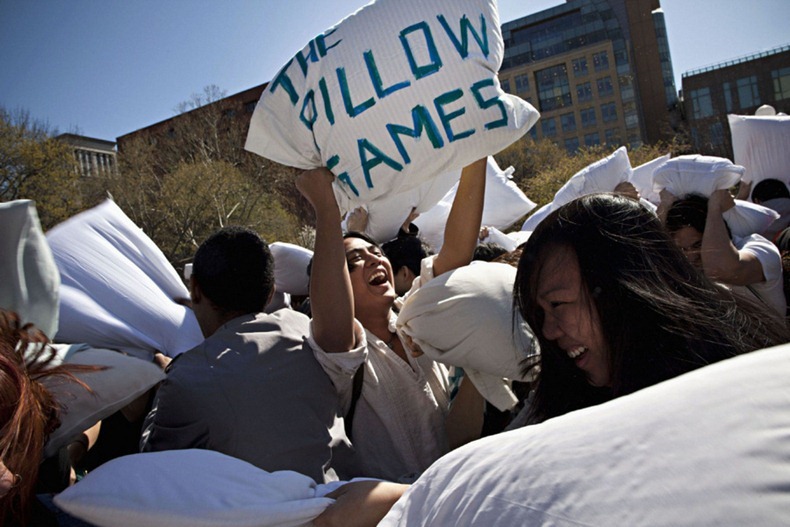 pillow-fight-2012-4