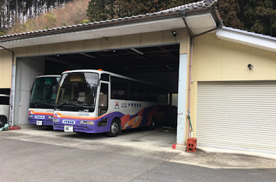 中野屋旅館 バス車庫