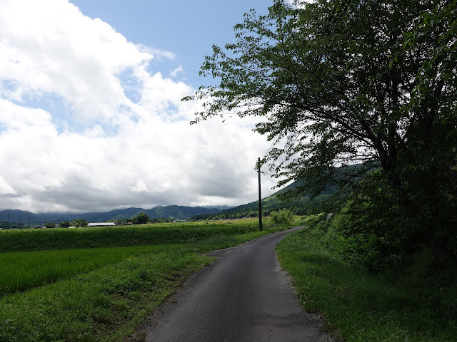 鳥取県西伯郡大山町宮内　仁王堂公園　農道からの眺め