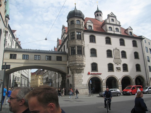 MUNIQUE 090