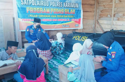 Giat Mencerdaskan Anak-anak di Karimun, Satpolairud Terima Piagam Penghargaan