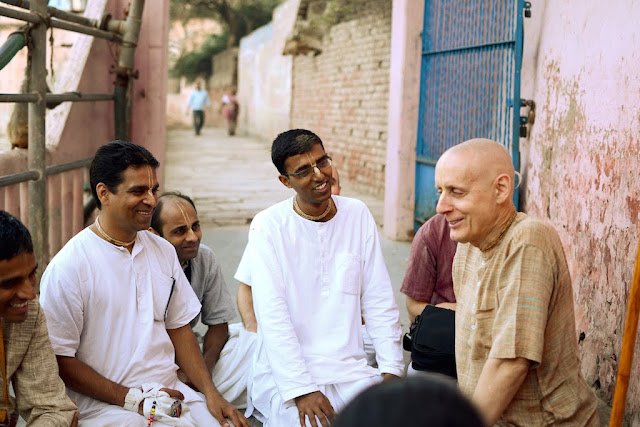 Sankarshan Das Adhikari Talking About Krishna at Manasi Ganga