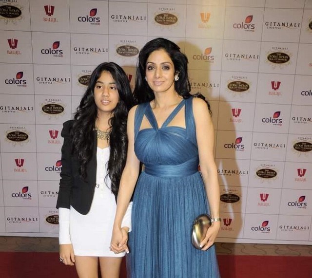 Sridevi Photos With her Daughters wallpapers