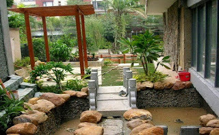 Minimalist backyard garden design