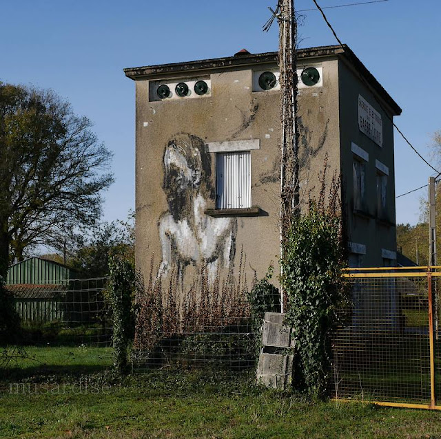 bâtiment orné d'un graff à Saint-Just "énergie électrique basse Loire"