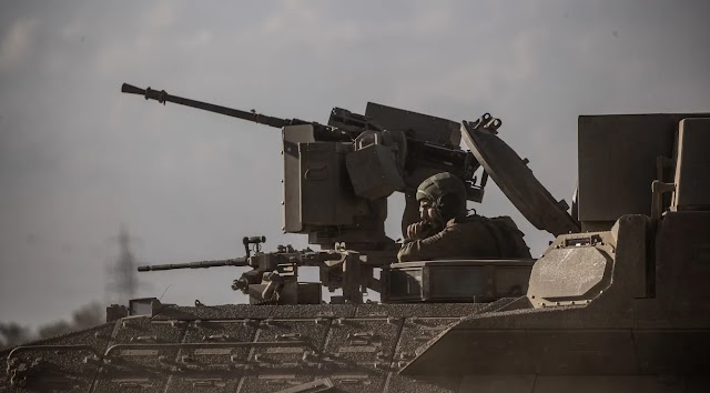 Exército de Israel avança com tanques e expande operação por terra em Gaza