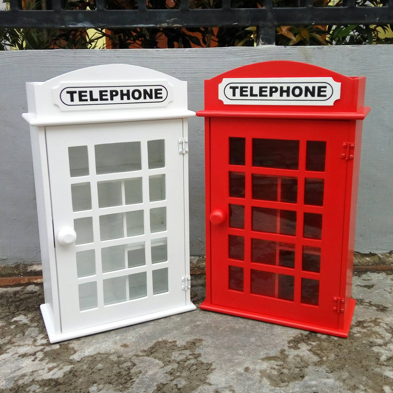 SIMPLE MEJA BELAJAR ANAK Kotak  Obat Phonebox London
