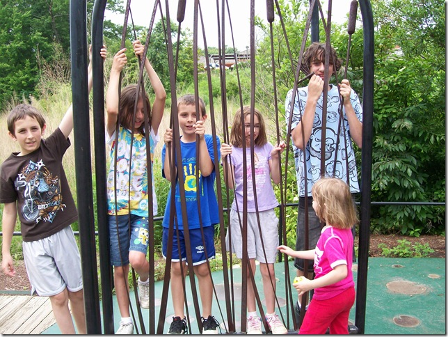 zoo day150-b all kids on gate