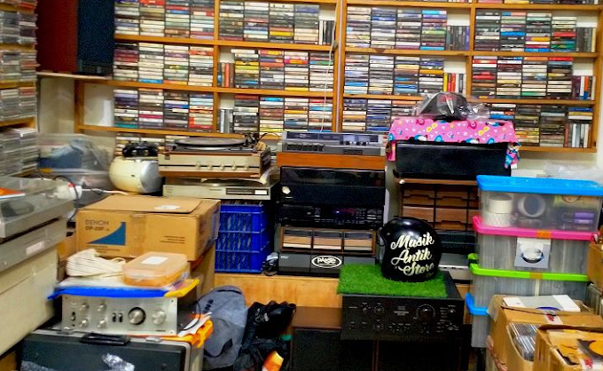 Bandung serta Musik dalam Medium Raga, Interaksi Utuh Pasar dengan Penikmat Kaset, CD, serta Piringan Hitam