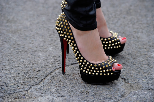 TACONES CON TACHAS