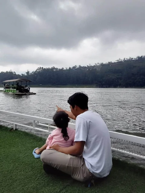 Naik Perahu di Telaga Menjer Dieng Wonosobo