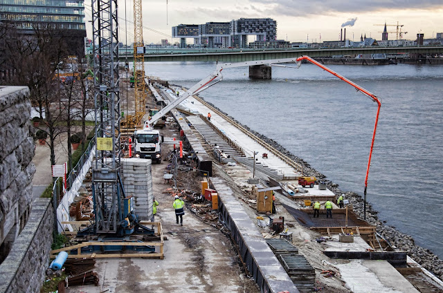 Baustelle Köln, Bau der Freitreppe für den Rheinboulevard, Deutz, Kennedy-Ufer, 50679 Köln, 27.01.2014