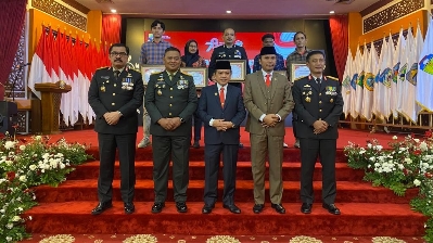 Gubernur Al Haris Apresiasi Ekspedisi Merah Putih Atap Sumatera Berhasil Kibarkan Bendera Merah Putih di Puncak Gunung Kerinci