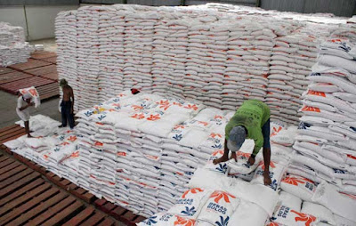 Ambon, Malukupost.com - Persediaan atau stok beras untuk memenuhi kebutuhan masyarakat di Kabupaten Maluku Tengah menjelang musim hujan pada April hingga September 2018 terjamin karena dipasok distributor dari sentra produksi.