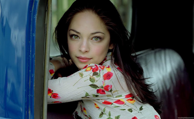 Canadian Actress Kristin Kreuk Wallpaper