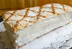 Tarta milhojas de merengue y dulce de leche