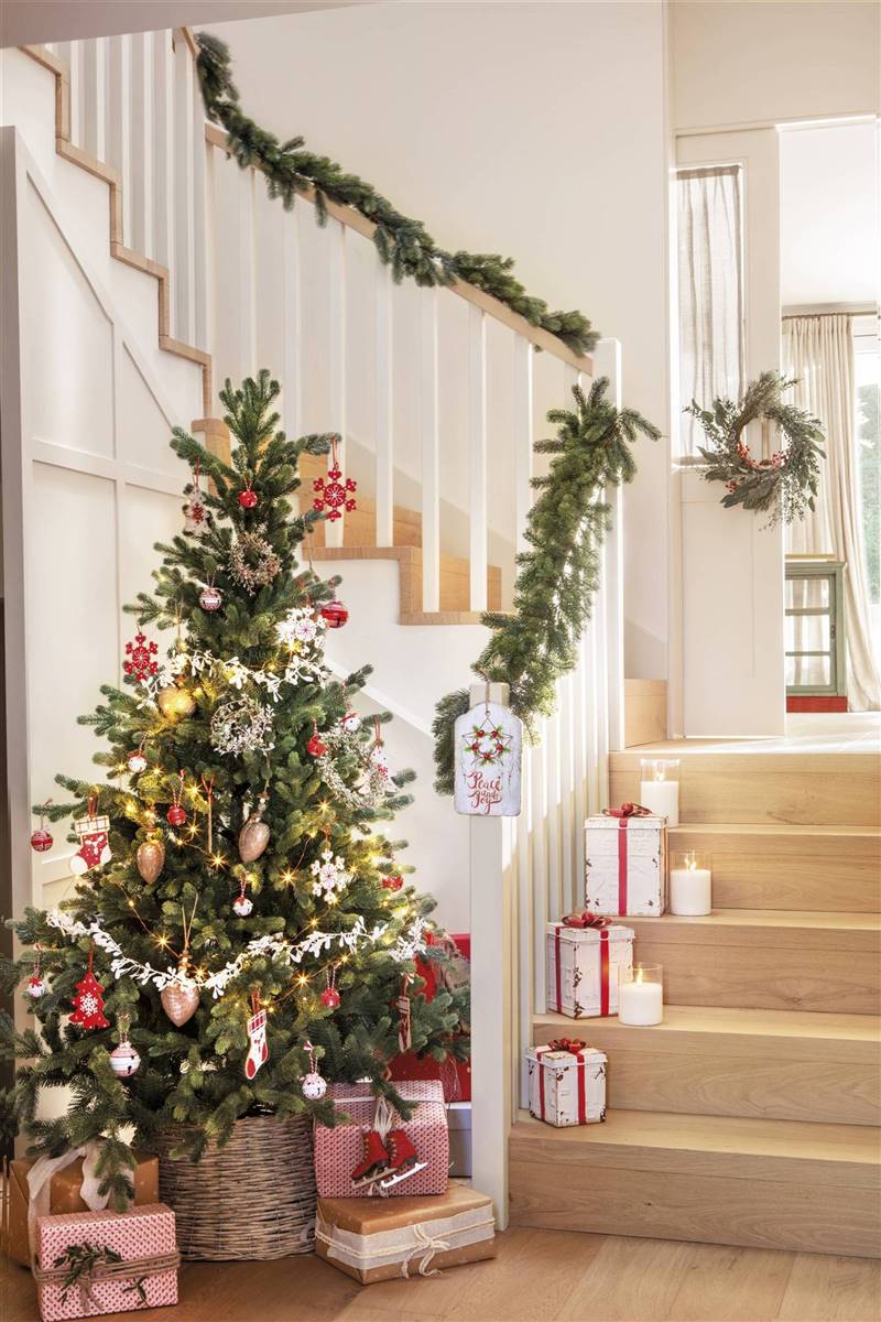 Decora las escaleras en Navidad: ideas mágicas para copiar