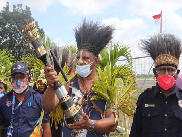Masyarakat Adat Malind Sambut Api PON XX Papua dengan Tarian Tradisional