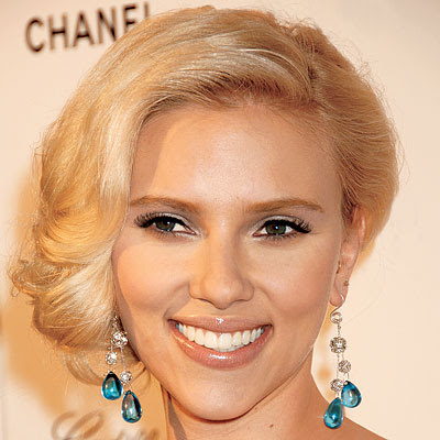 Scarlett Johansson, Natural Straightened Hair-18
