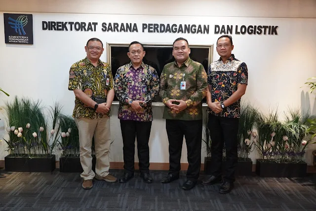 Bupati Blora bergambar bersama di Direktorat Sarana Perdagangan dan Logistik (Sardaglog) Kemendag RI