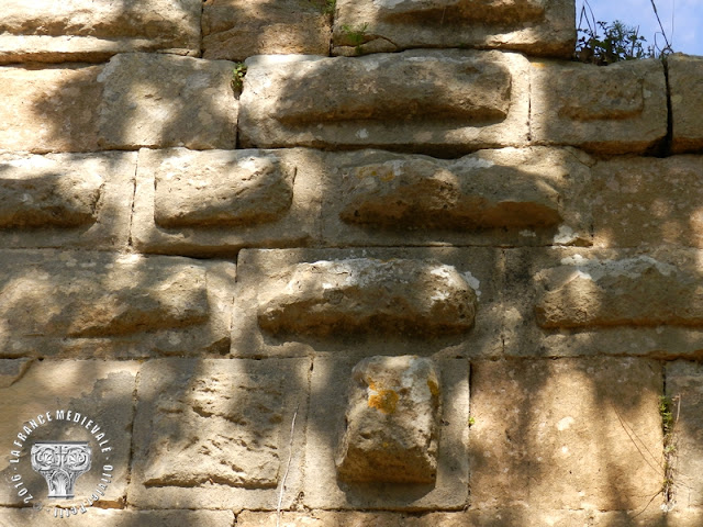 SABRAN (30) - Château-fort