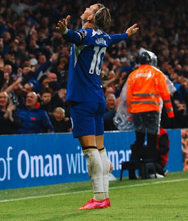 Mykhailo Mudryk scoring against Arsenal