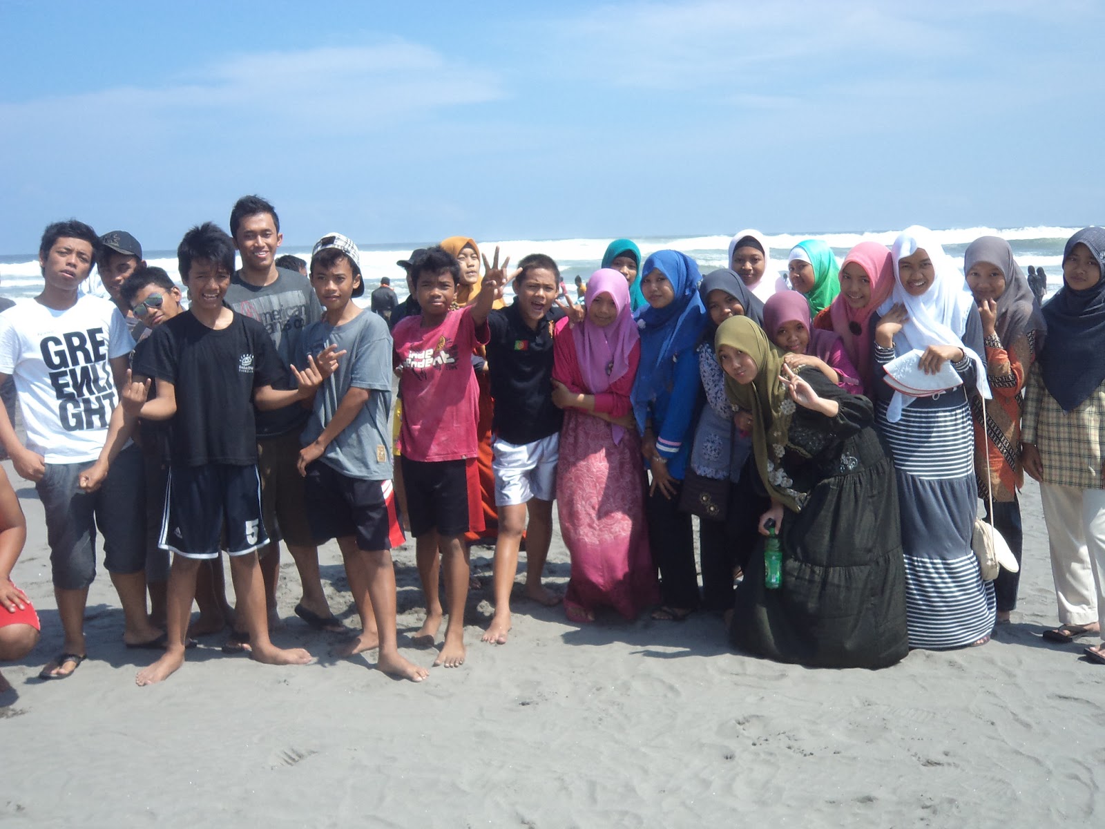 ini waktu liburan di Jogja Pantai Parangtritis Pantai Demak sama Malioboro seru ban liburannya sehari setelah aku ultah tanggal 25 agustus tahun