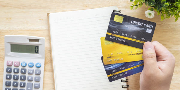 Como você lida com seus cartões de crédito de forma eficaz?