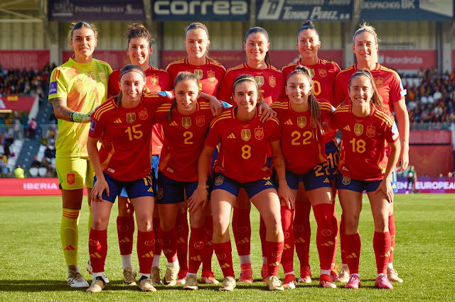 📸SELECCIÓN DE ESPAÑA FEMENINA 📆⬆️Misa Rodríguez, Lucía García, Irene Paredes, María Méndez, Jenni Hermoso, Alexia Putellas. ⬇️Eva Navarro, Ona Batlle, Mariona Caldentey, Athenea Del Castillo, Maite Oroz. SELECCIÓN DE ESPAÑA FEMENINA 3 🆚 SELECCIÓN DE REPÚBLICA CHECA FEMENINA 1 Martes 09/04/2024, 19:00 horas. 14ª edición del Campeonato de Europa Femenino de la UEFA, fase de clasificación, Grupo A2, jornada 2. Burgos, España, estadio El Plantío: 9.972 espectadores. GOLES: ⚽0-1: 56', Sonntagova. ⚽1-1: 58', María Méndez. ⚽2-1: 62', Jenni Hermoso. ⚽3-1: 70', Mariona Caldentey.