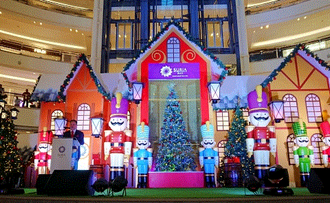 SENTUHAN MAGIS SERIKAN KRISMAS DI SURIA KLCC