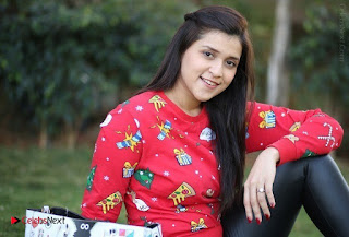 Actress Mannara Chopra Latest Poshoot Gallery  0016.jpg