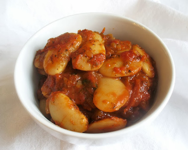 Gigantes with Tomato and Garlic