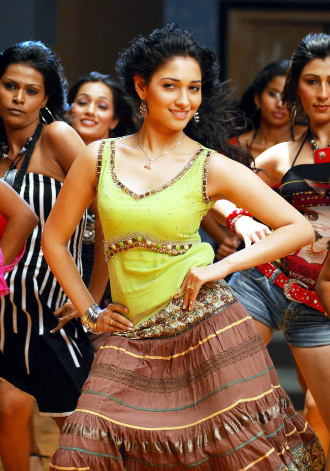 Hot South Actress Tamanna Sizzling