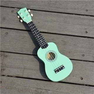 ukulele soprano màu