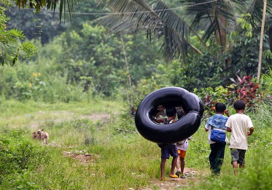 20 Of The Most Dangerous And Unusual Journeys To School In The World - Rizal Province, Philippines