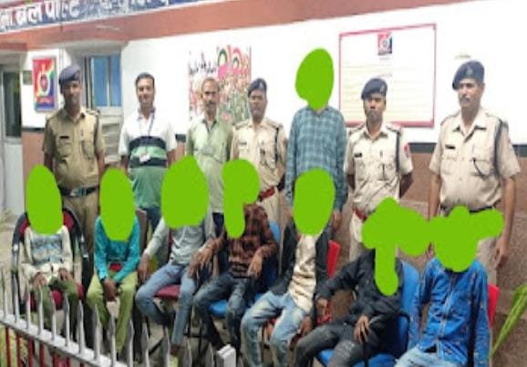 Chandauli: आरपीएफ ने पटना-इंदौर एक्सप्रेस से 7 बच्चों को किया रेस्क्यू, ट्रैफिकर गिरफ्तार