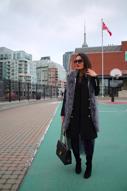 Fur coat, Toronto best fashion blogger, Toronto blogger, Canadian fashion blogger, winter layering, over the knee boots, zara coat, how to stay warm in winter, Canadian winter dressing, black zara coat, how to wear fur, how to wear fur vest, all black outfit