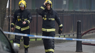 Ten settlements extinguish a fire in one of the residential buildings in London