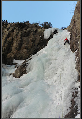 Escalando Islandis, hielo en Cavallers, Boí.