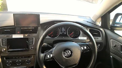 代車 Golf7 の運転席