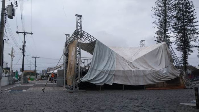 palco-desaba-com-as-chuvas-de-coit%25C3%25A9