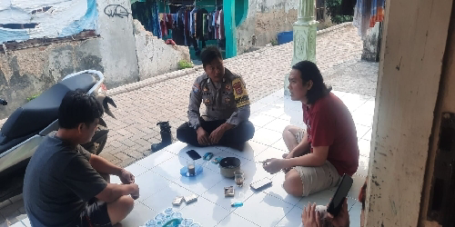 Sambangi Warga Ssmbil "Ngopi Wae", Ini Yang Dilakukan Bhabinkamtibmas Polsek Pulomerak Polres Cilegon