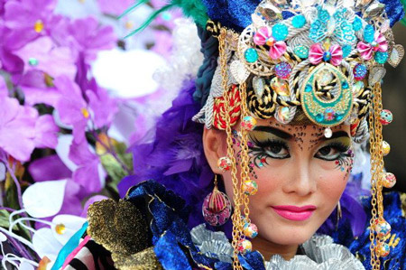 Foto foto Kreasi Fashion Kostum Unik Carnaval Jember 