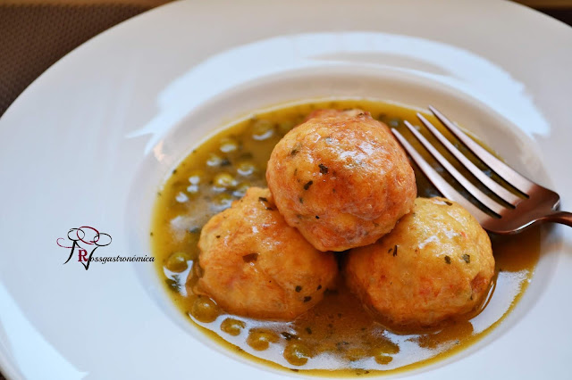 Albóndigas de merluza en salsa verde