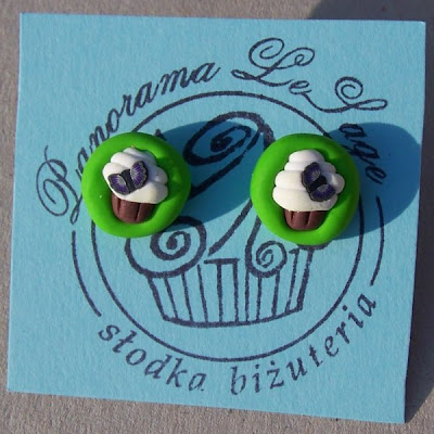 słodka biżuteria Panorama LeSage babeczki cup cake masa polimerowa polymer clay modelina biżuteria słodycze cukiernia jagody jagodowe truskawki posypka wisiorki kolczyki biżuteria z modeliny fimo