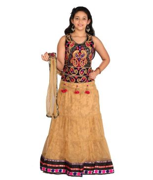 Stylish and beautiful lahnga choli dress for little girls in Pakistan 2016