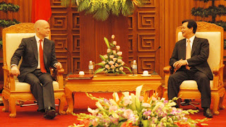 Thủ tướng Nguyễn Tấn Dũng tiếp Bộ trưởng Ngoại giao Anh William Hague.