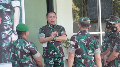 Wakasad Sambut Kedatangan Panglima TNI di Makorem 162/WB