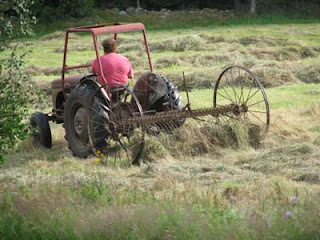 Hövändning med traktor