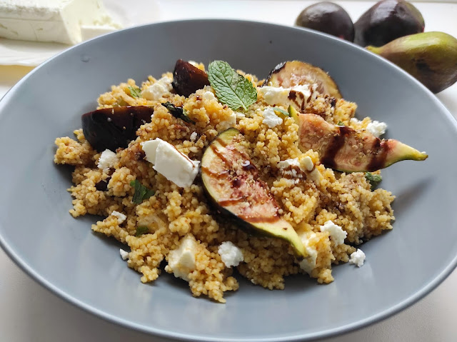 cous cous, couscous, fichi, feta, formaggio, cous cous con fichi e feta, piatti unici, primi piatti, occasioni speciali, ricette veloci, ricette vegetariane, menta, aceto balsamico, mandorle, noci, frutta secca